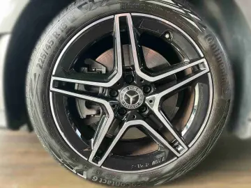 MERCEDES-BENZ A 250 e AMG MBUX Night Distr LED HUD Kam Apple