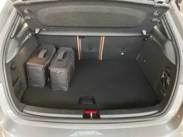 MERCEDES-BENZ A 250 e AMG MBUX Night Distr LED HUD Kam Apple