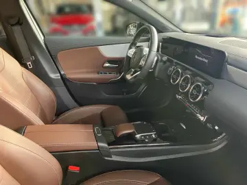 MERCEDES-BENZ A 250 e AMG MBUX Night Distr LED HUD Kam Apple