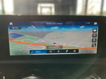 MERCEDES-BENZ A 250 e AMG MBUX Night Distr LED HUD Kam Apple