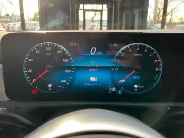 MERCEDES-BENZ A 250 e AMG MBUX Night Distr LED HUD Kam Apple