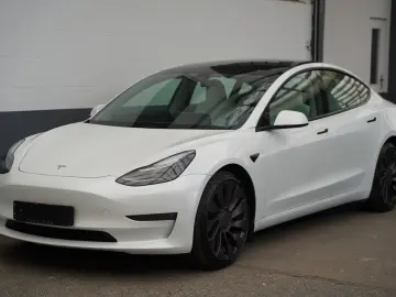 TESLA Model 3 Performance  innen weiß 82 kWh