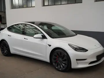 TESLA Model 3 Performance  innen weiß 82 kWh