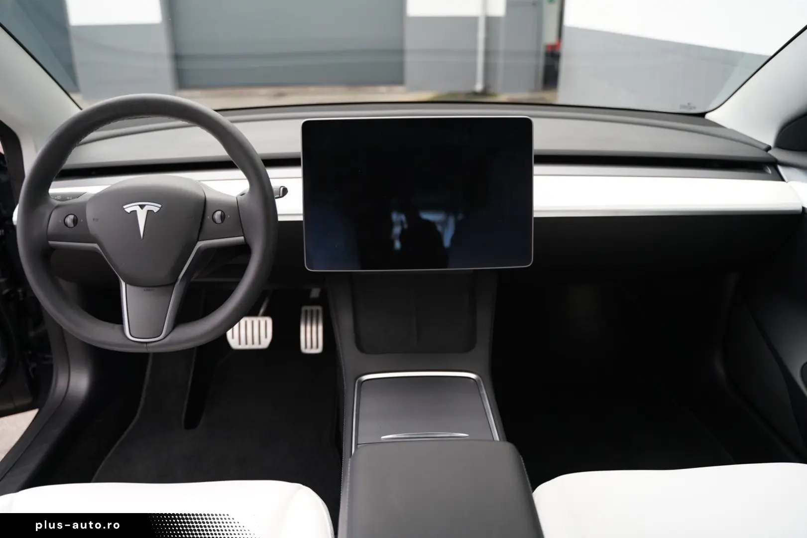 TESLA Model 3 Performance  innen weiß 82 kWh