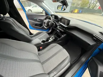 Peugeot E-208 Allure Pack 50kwh 136cp