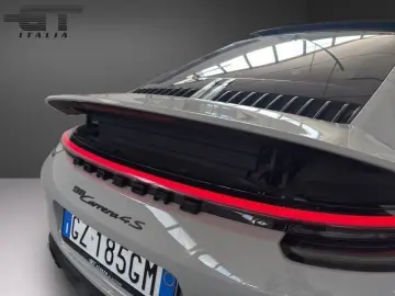 PORSCHE 911 CARRERA 4S