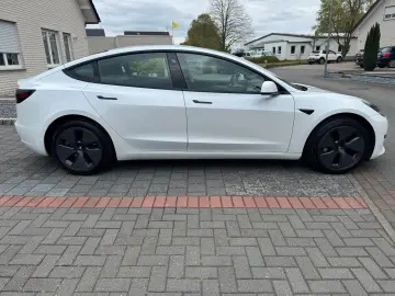 TESLA Model 3 Standard Range  WÄRMEP 96% SOH