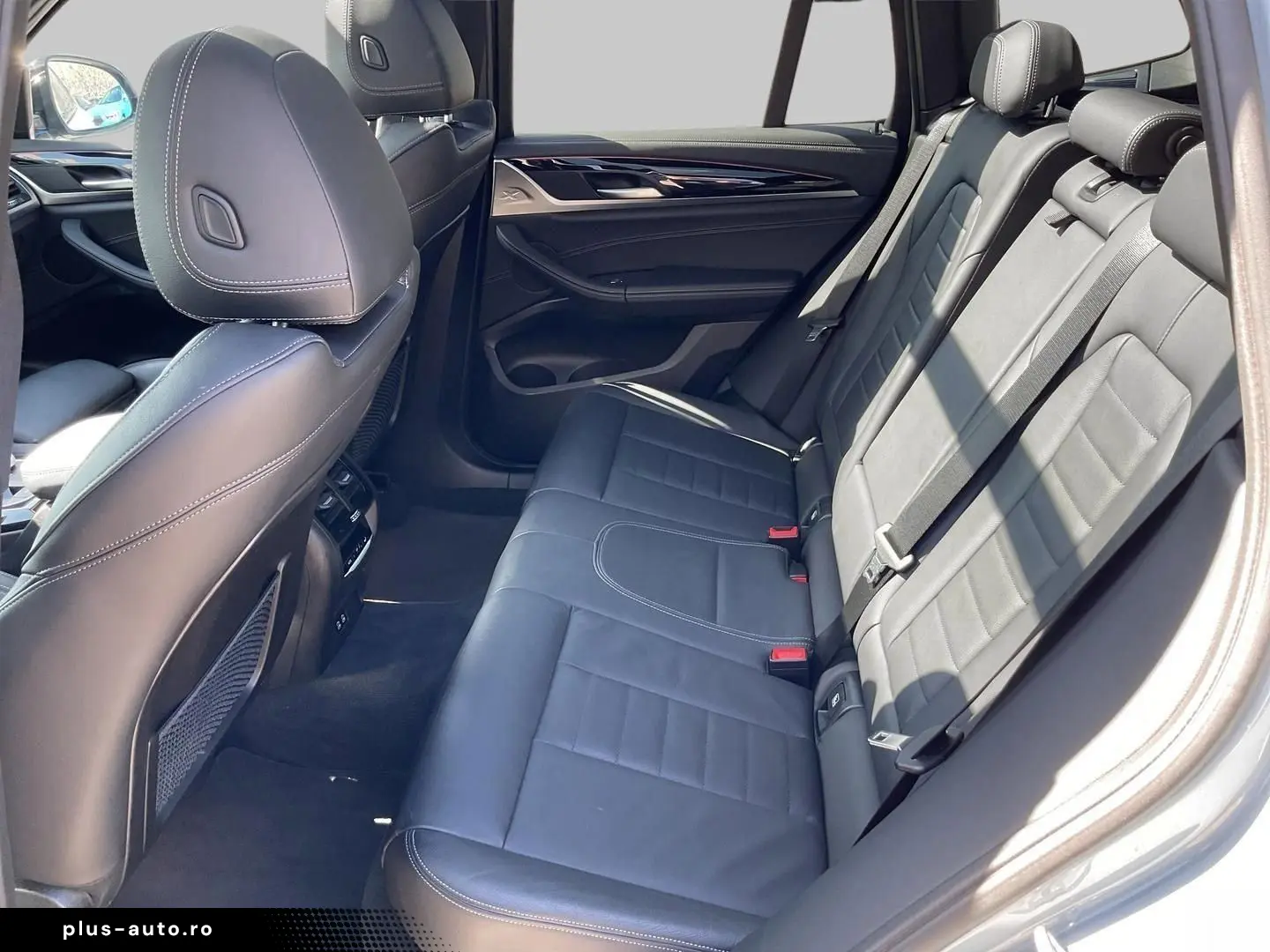 BMW X3 xDrive30e M Paket Leder HUD AHK Pano SHZ PDC