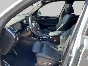 BMW X3 xDrive30e M Paket Leder HUD AHK Pano SHZ PDC