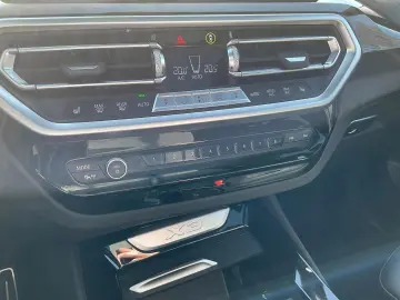 BMW X3 xDrive30e M Paket Leder HUD AHK Pano SHZ PDC