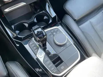 BMW X3 xDrive30e M Paket Leder HUD AHK Pano SHZ PDC