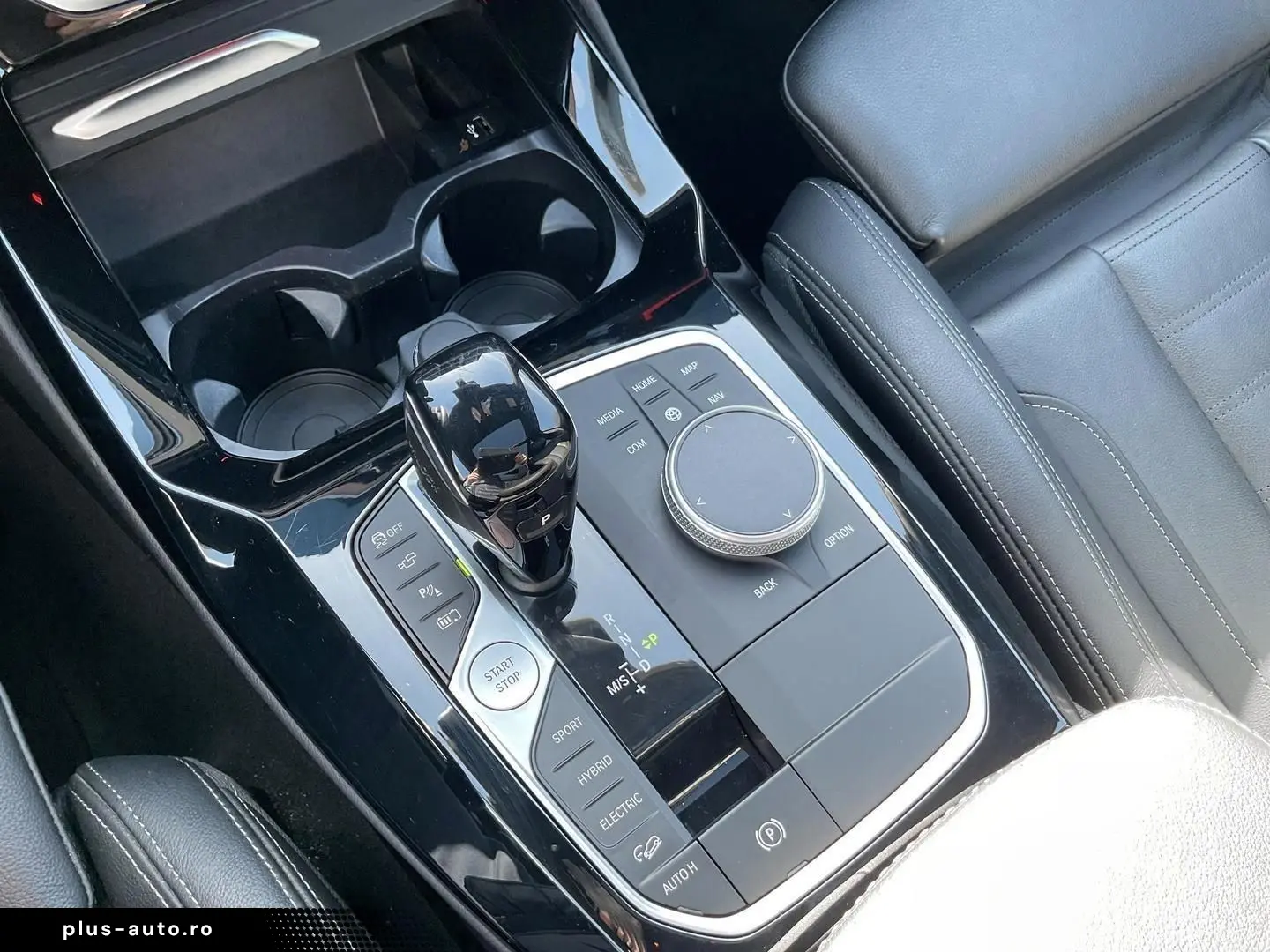 BMW X3 xDrive30e M Paket Leder HUD AHK Pano SHZ PDC