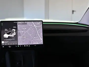 TESLA Model 3 Long Range Dual AWD Pano ACC