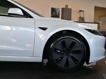 TESLA Model 3 Long Range Dual AWD Pano ACC