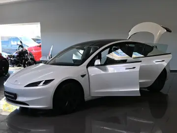 TESLA Model 3 Long Range Dual AWD Pano ACC