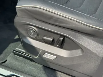 VW Touareg  3.0 V6 TDI R-Line Black-Style LEDER