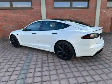 TESLA Model S Plaid  Matrix  Ahzv  4 Rad Luftfahrwerk