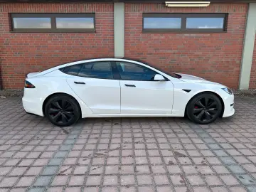 TESLA Model S Plaid  Matrix  Ahzv  4 Rad Luftfahrwerk