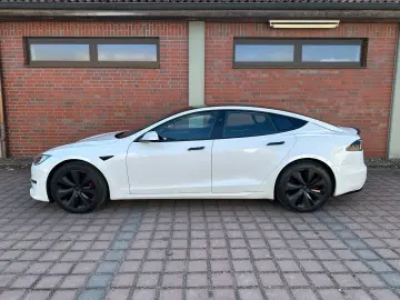 TESLA Model S Plaid  Matrix  Ahzv  4 Rad Luftfahrwerk
