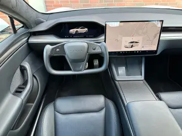 TESLA Model S Plaid  Matrix  Ahzv  4 Rad Luftfahrwerk