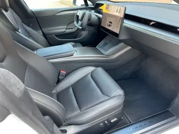 TESLA Model S Plaid  Matrix  Ahzv  4 Rad Luftfahrwerk