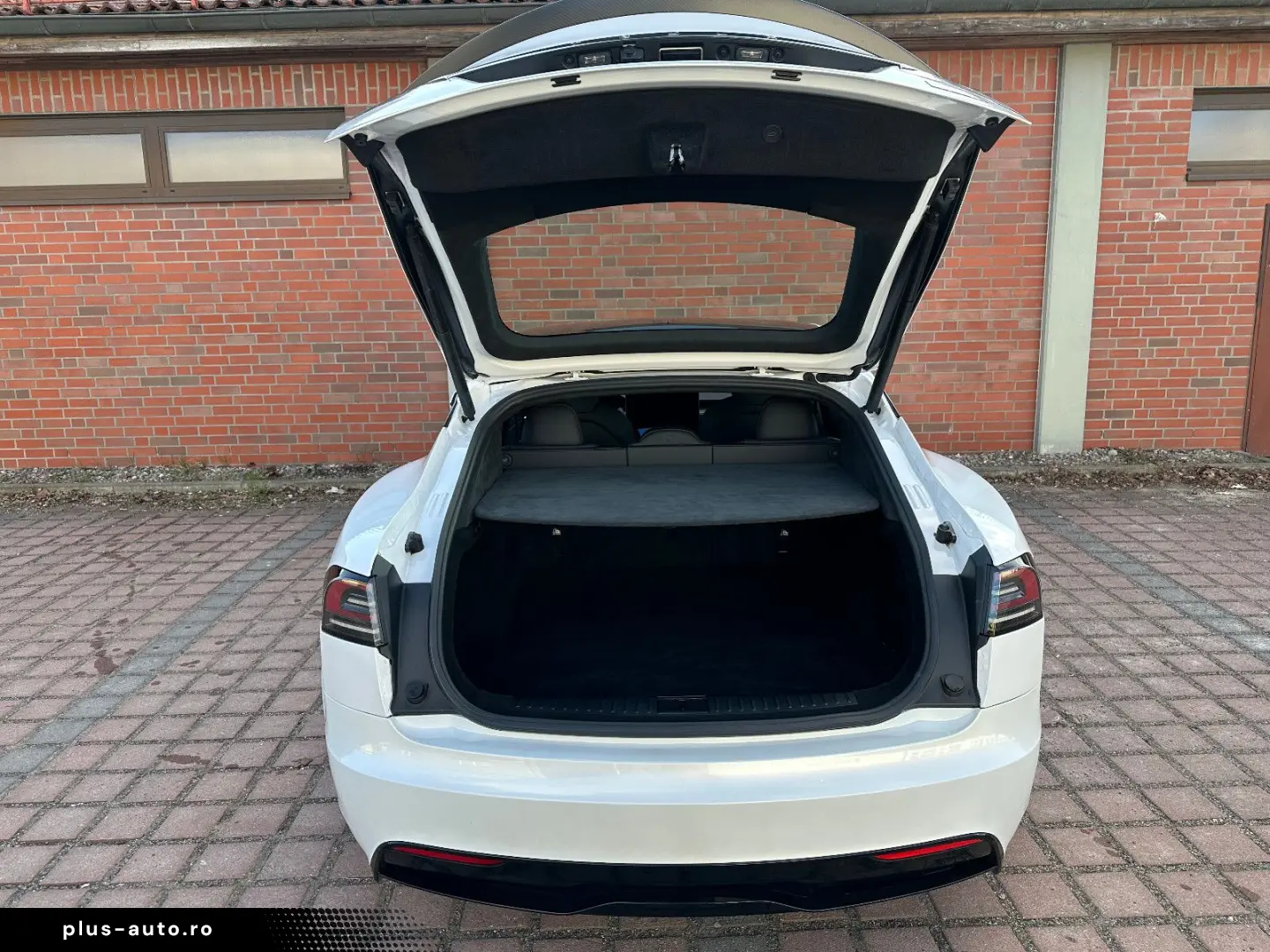 TESLA Model S Plaid  Matrix  Ahzv  4 Rad Luftfahrwerk