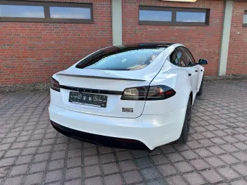 TESLA Model S Plaid  Matrix  Ahzv  4 Rad Luftfahrwerk