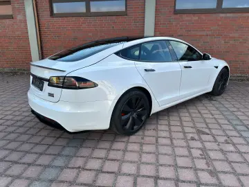 TESLA Model S Plaid  Matrix  Ahzv  4 Rad Luftfahrwerk