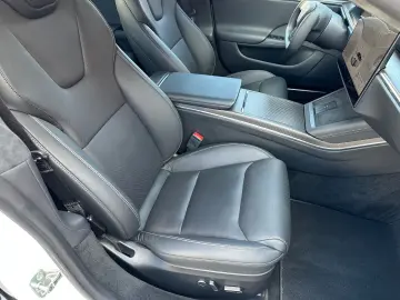 TESLA Model S Plaid  Matrix  Ahzv  4 Rad Luftfahrwerk