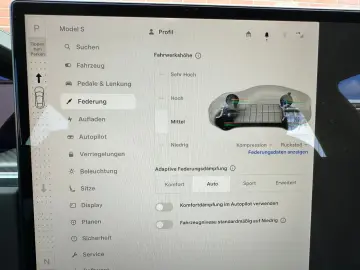 TESLA Model S Plaid  Matrix  Ahzv  4 Rad Luftfahrwerk