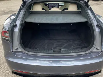 TESLA Model S Long Range