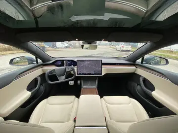 TESLA Model S Long Range
