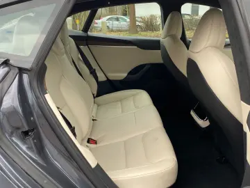 TESLA Model S Long Range