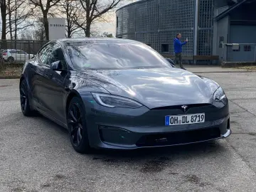 TESLA Model S Long Range