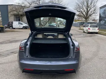 TESLA Model S Long Range