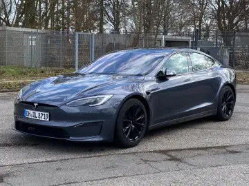 TESLA Model S Long Range