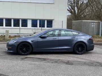 TESLA Model S Long Range