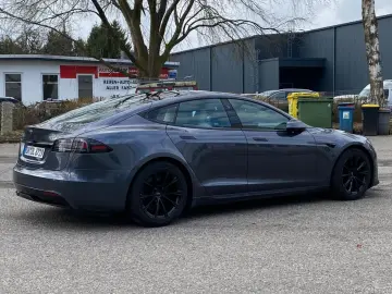 TESLA Model S Long Range