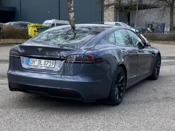 TESLA Model S Long Range