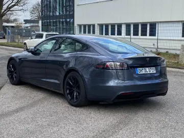 TESLA Model S Long Range