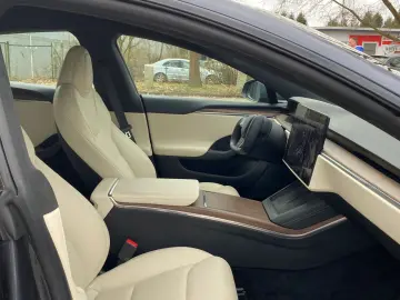 TESLA Model S Long Range