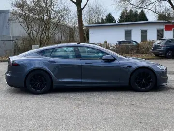 TESLA Model S Long Range