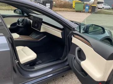TESLA Model S Long Range