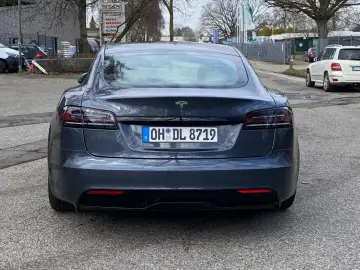 TESLA Model S Long Range