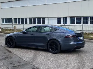 TESLA Model S Long Range