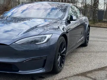 TESLA Model S Long Range