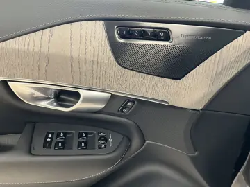 VOLVO XC90 Plus Bright T8 Recharge AWD 7-Sitzer Leder