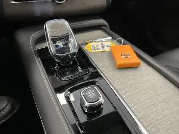 VOLVO XC90 Plus Bright T8 Recharge AWD 7-Sitzer Leder