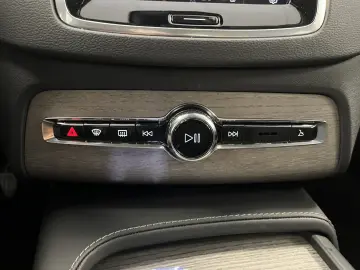 VOLVO XC90 Plus Bright T8 Recharge AWD 7-Sitzer Leder