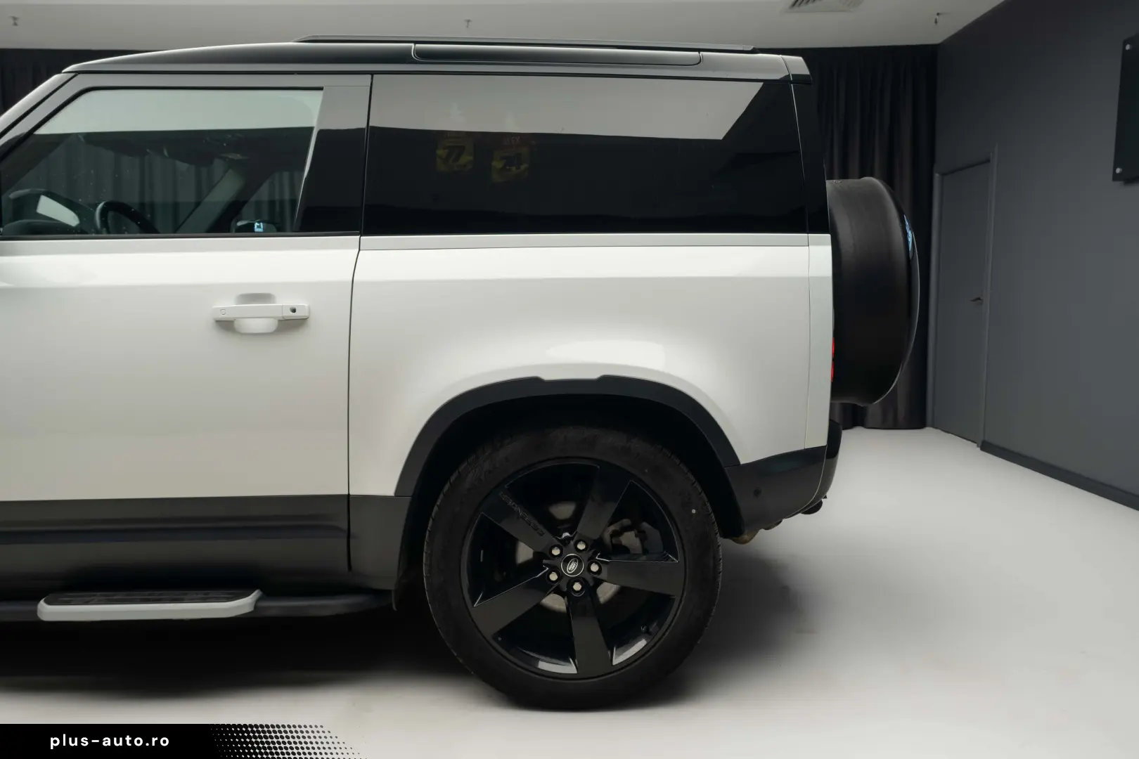 Land Rover Defender 90 D250 Meridian R22